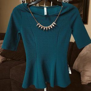 NWT Fio Fio sz Juniors small top with detachable necklace